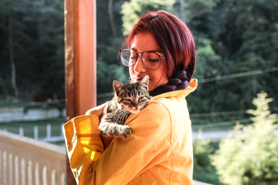cta-02 Woman holding cat